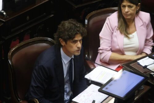 lousteau-acuso-a-milei-de-viajar-por-«motivos-personales»-a-eeuu-y-le-pidio-repelente